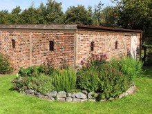 Zweite Garage am Grundst�ck Exklusives Landhaus  Rose Garden  direkt vor Sylt! zu verkaufen!