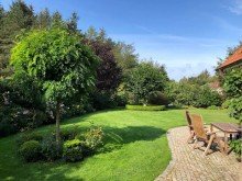 Romantischer Garten Exklusives Landhaus  Rose Garden  direkt vor Sylt! zu verkaufen!