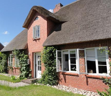 Reetdachhaus Risum-Lindholm Immobilien Nordfriesland Einfamilienhaus Reetdachhaus in Risum-Lindholm
