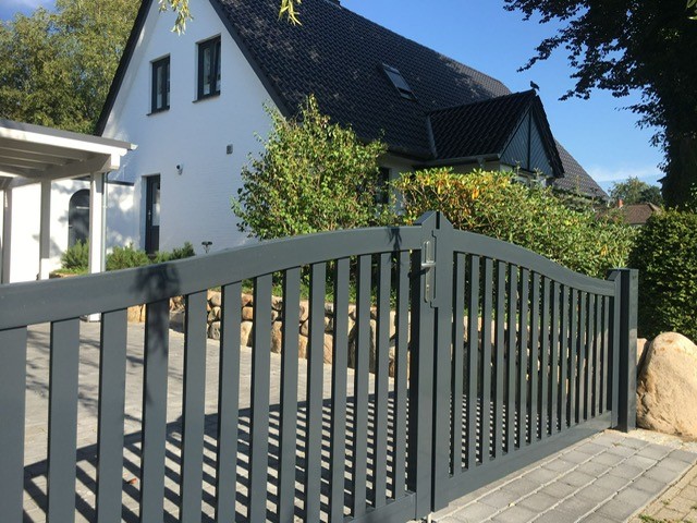 Haus mit Einfahrt Einfamilienhaus Exklusives Landhaus in Nordfriesland zu verkaufen