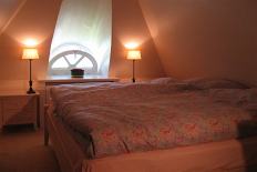 Schlafzimmer2 Dachgeschosswohnung F�hr Immobilien