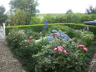 Bauerngarten Einfamilienhaus Reetdachhaus Nordfriesland