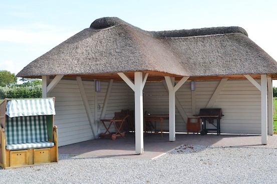 �berdachter Freisitz Haus Reetdachhaus in Nordfriesland kaufen